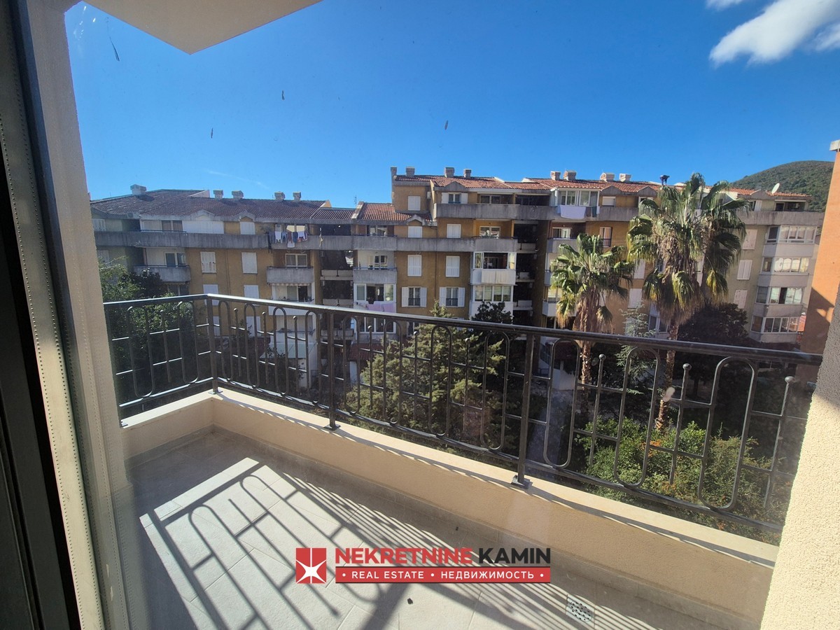 Spacious 114 m² Three-Bedroom Apartment in a New Building, Adok, Budva